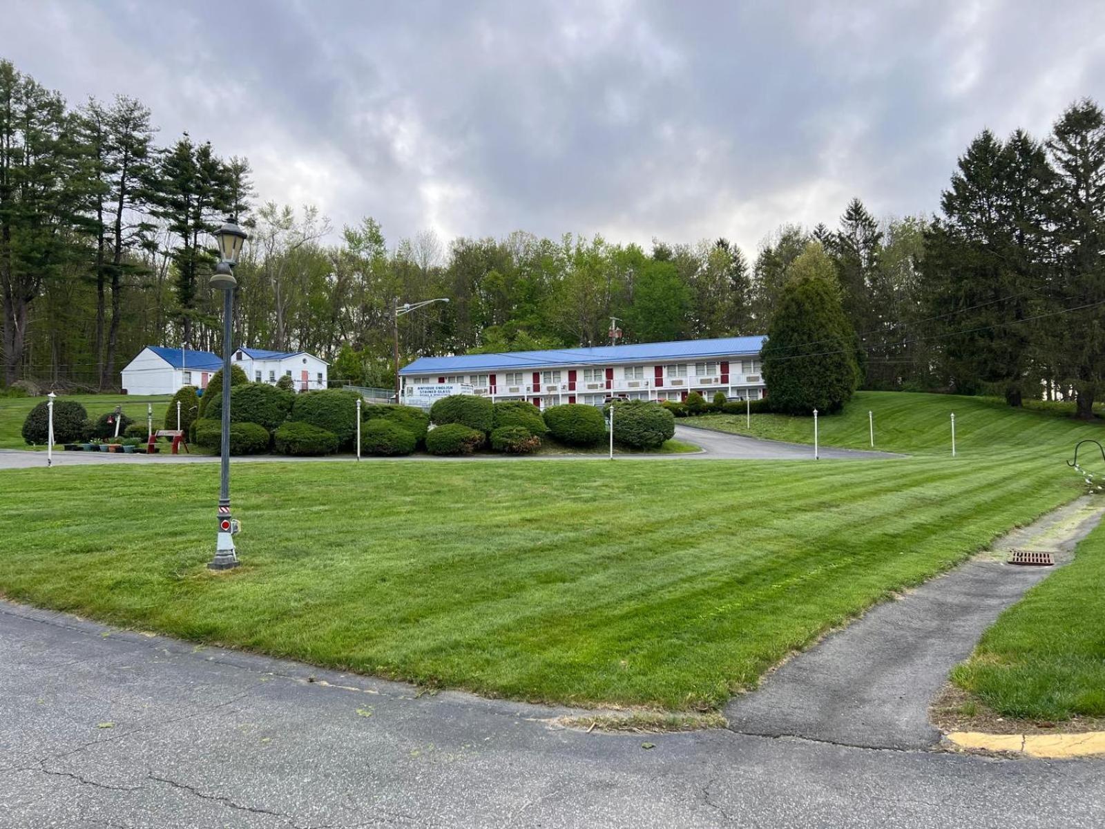 Economy Lodge 682 Main St Sturbridge Exterior foto