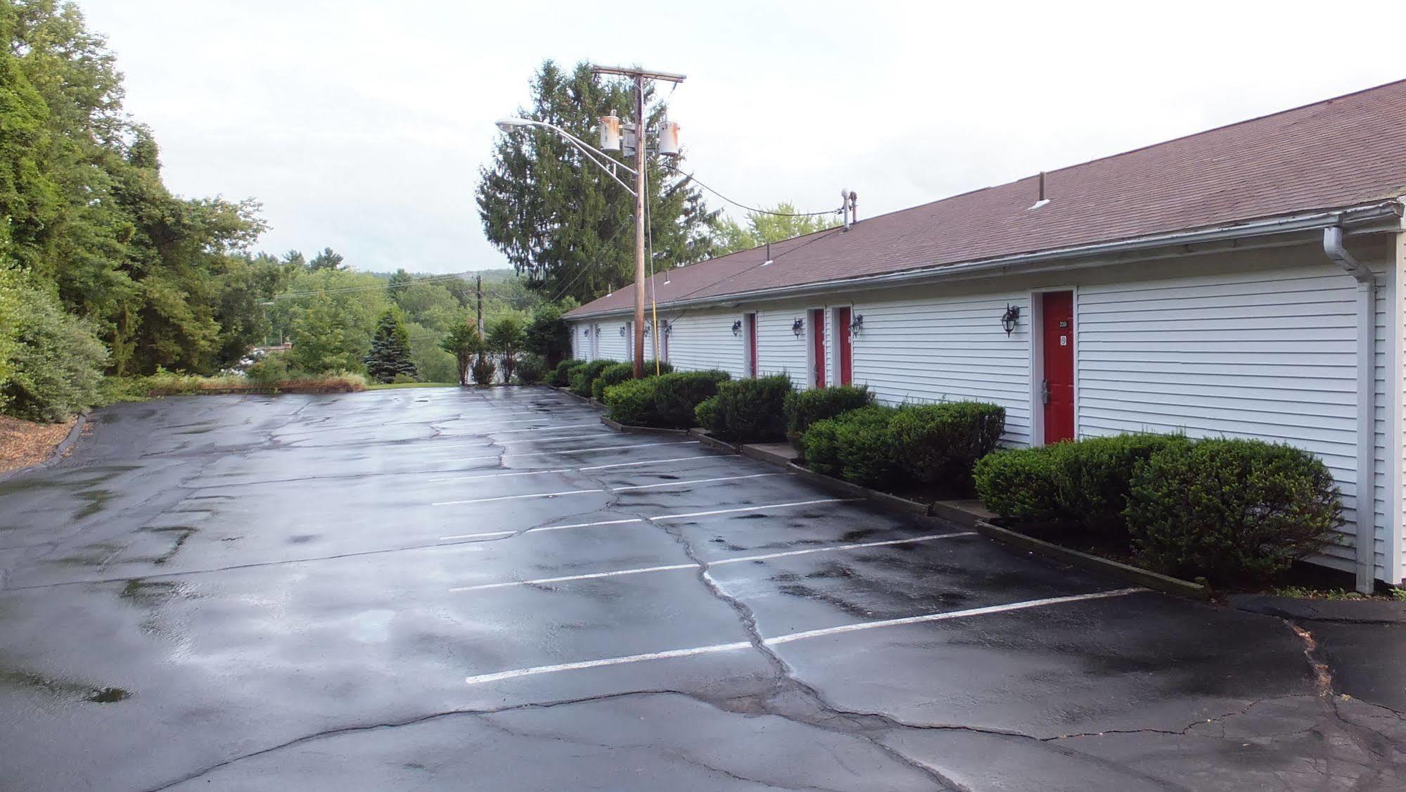 Economy Lodge 682 Main St Sturbridge Exterior foto